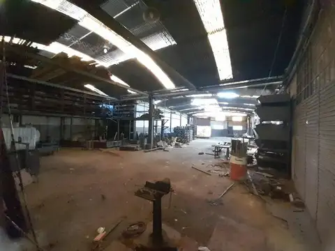Alquiler de Tres Galpones 1.800 m² en Parque Patricios