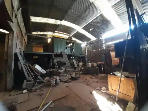 Alquiler de Tres Galpones 1.800 m² en Parque Patricios