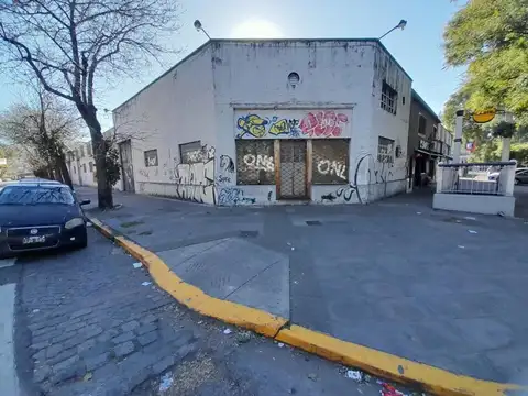 Alquiler de Tres Galpones 1.800 m² en Parque Patricios
