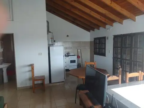 Casa 9 ambientes con 3 baños