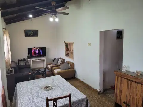 Casa 4 ambientes con 1 baño