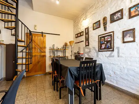 Casa en Venta con 2 cocheras
