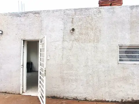 Casa 2 ambientes con 1 baño