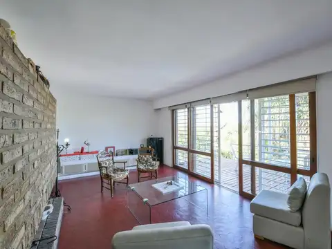 Casa 10 ambientes con 1 baño