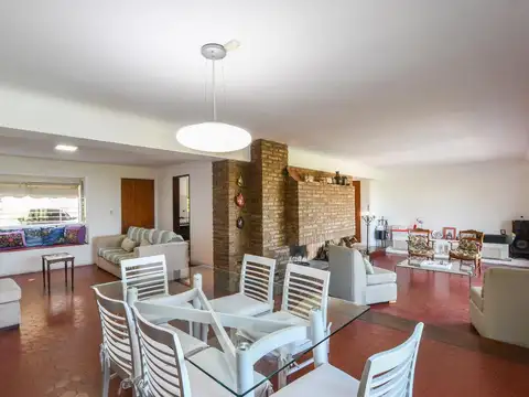 Casa en venta en Alberdi de 3 dormitorios con pileta y vista al rio