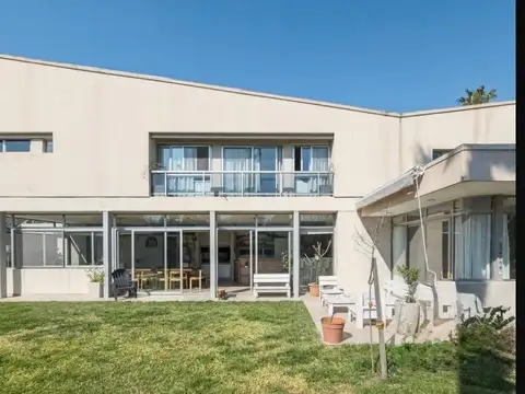 Casa 7 ambientes con 3 baños