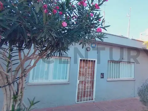 Casa 7 ambientes con 2 baños