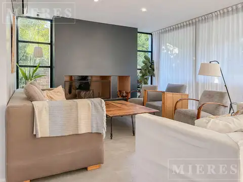 Casa en Venta con 6 cocheras