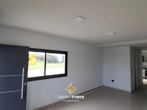 Casa en Venta con 3 cocheras
