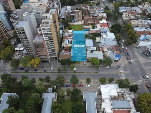 Casa en Venta con 4 cocheras