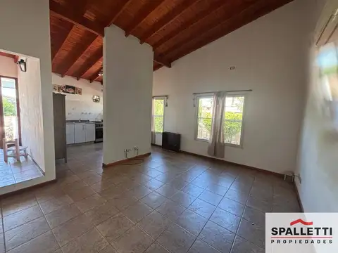 Casa en Alquiler con 3 cocheras