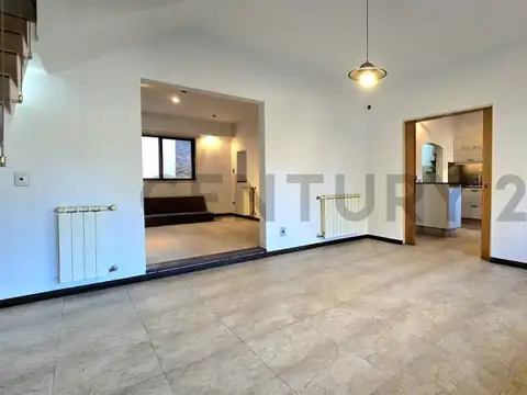 CASA VENTA COCHERA 5 AMBIENTES PATIO PARRILLA . VICTORIANO MONTES 4300 SAAVEDRA,