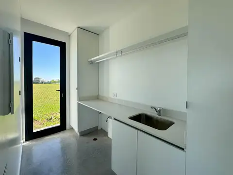 Casa 6 ambientes con 2 baños