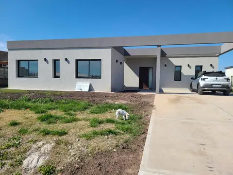 Venta Casa a Estrenar en Medal Country Club