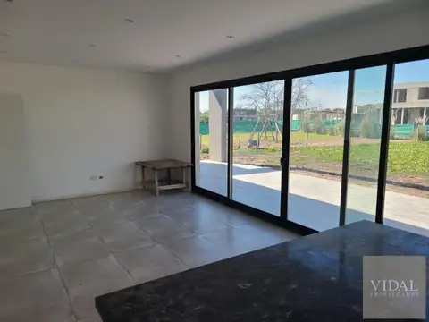 Venta Casa a Estrenar en Medal Country Club Pilar