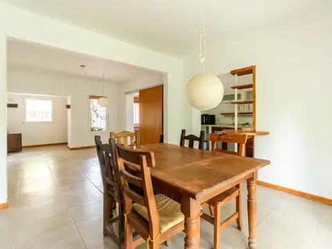 Casa apto comercial en venta, en una planta, en el bajo de San Isidro, a metros de Tiscornia.