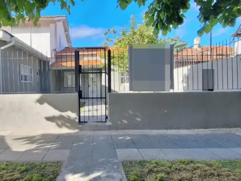 Venta de casa 3 amb en parque Luro