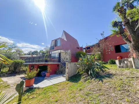 Casa 7 ambientes con 2 baños