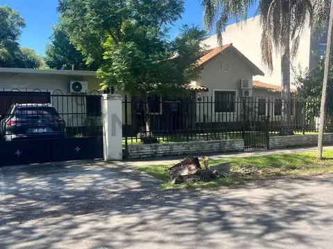 CASA 4 AMBIENTES EN VENTA EN JOSÉ C. PAZ | LOTE 800 m² | PILETA | QUINCHO | TODO