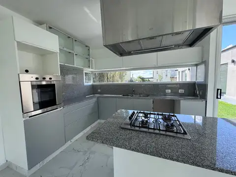 Casa Monoambiente con 2 baños
