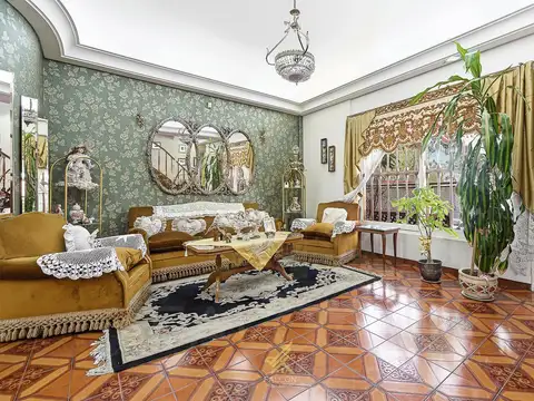 Casa en Venta con 3 cocheras