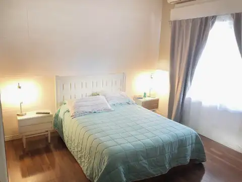Casa 7 ambientes con 2 baños