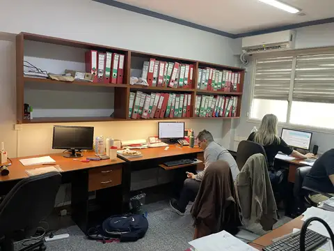 6 Despachos + Sala reunión, Puerta blindada, Caja fuerte – Tribunales, SA incluida