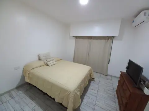 VENTA CASA RECICLADA DE 2 DORMITORIOS - EXCELENTE ESTADO - CAPITAN BERMUDEZ