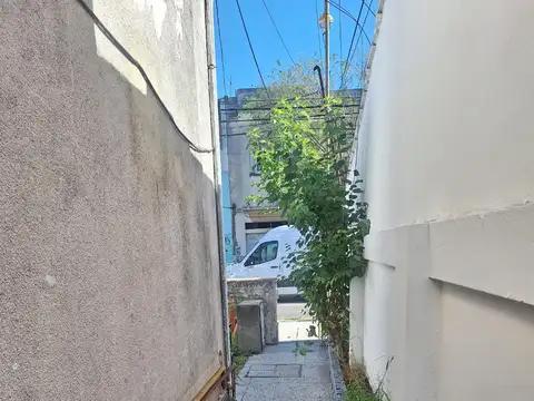 Casa 3 ambientes con 1 baño