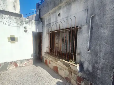 CASA DE 3 AMB + DEPTO DE 3 AMB EN PLANTA ALTA +MONOAMB