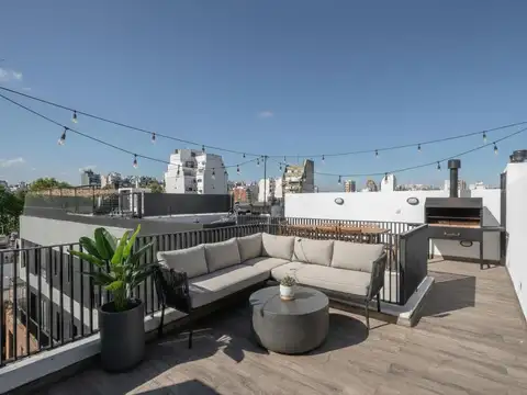 TRIPLEX. 3 AMBIENTES.PATIO. TERRAZA. A ESTRENAR