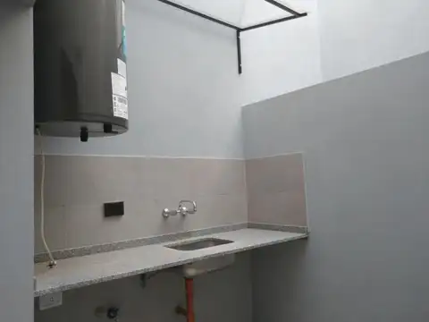 SE VENDEN 2 Amb - PH -  ENTRADA INDEPENDIENTE - (Propiedad con renta)