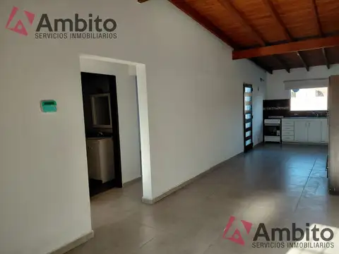 Casa en Alquiler con 1 cochera