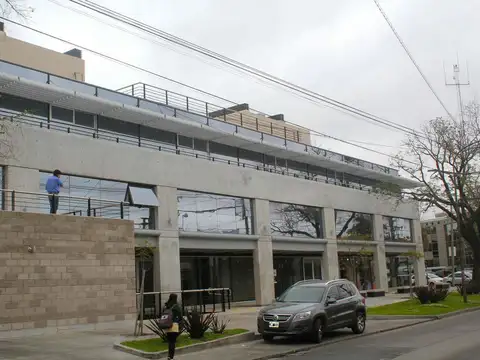 Oficina 6 ambientes con 2 baños
