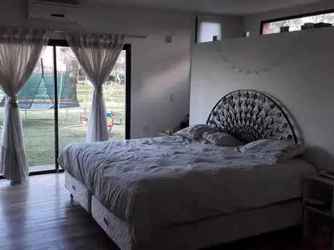 Casa en Venta con 4 cocheras