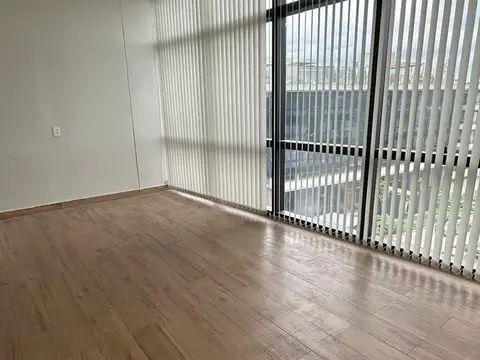 Oficina en Alquiler con 1 cochera