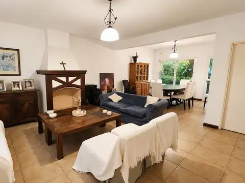 Casa 5 ambientes con 3 baños