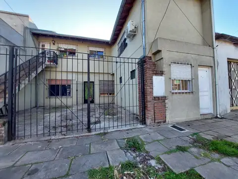 DEPARTAMENTO TIPO CASA PLANTA BAJA FTE CON GARAGE, PARQUE, LAVADERO, PARRILLA, PILETA + MONOAMBIENTE