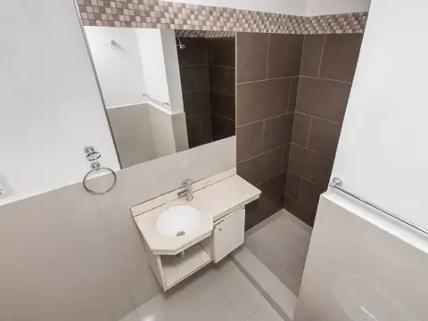 Defensa 1200, Piso PB