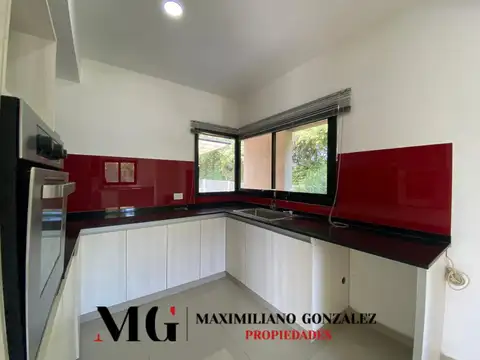 Casa en Alquiler con 1 cochera