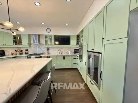 Casa en Venta con 4 cocheras