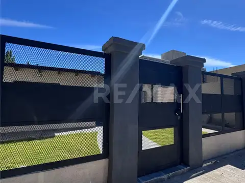 Casa en Venta en Plottier, USD 195.000