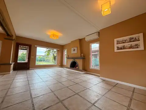Casa 5 ambientes con 3 baños