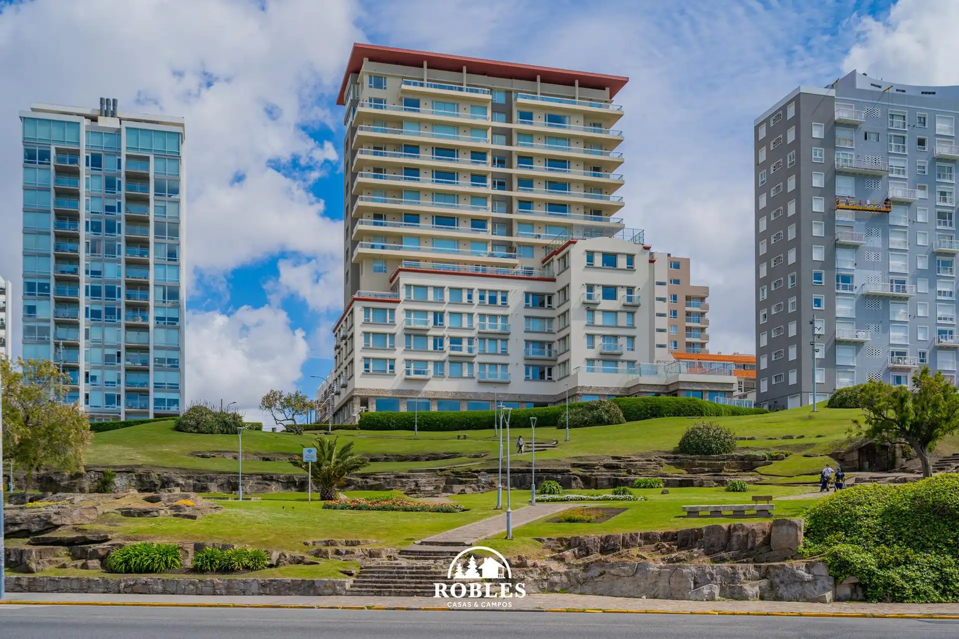 Depto 4 amb, 148m² frente al mar en Playa Grande con cochera y amenities