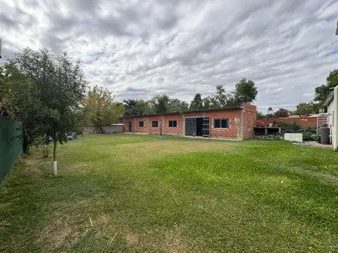 Casa, Taller y Departamento en venta en Barrio Los Cardos, Pavon.
