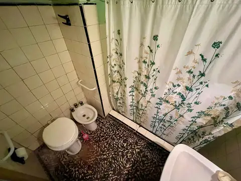 Casa 6 ambientes con 2 baños