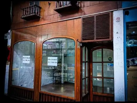 Avenida Rivadavia e/ Carhue y Montiel