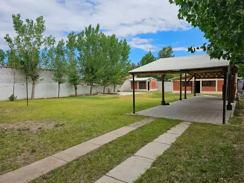 CASA EN VENTA  EL CARRIZAL PARQUE PILETA QUINCHO