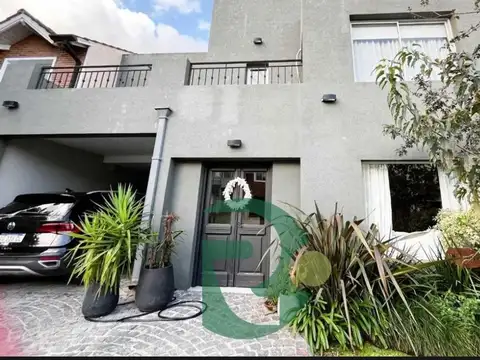 Venta Casa 4 amb. Bo Cerrado La Araucaria. Bella Vista
