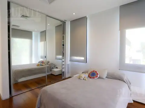 Casa en Alquiler con 10 cocheras